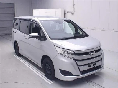 Toyota Noah — фото