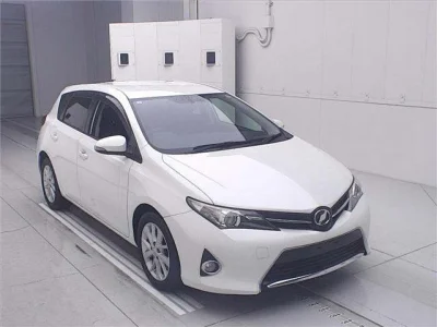 Toyota Auris — фото