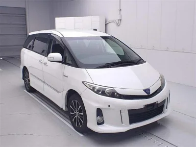 Toyota Estima Hybrid — фото