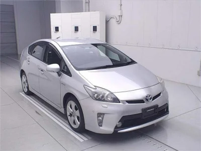 Toyota Prius — фото