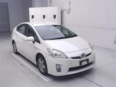 Toyota Prius — фото