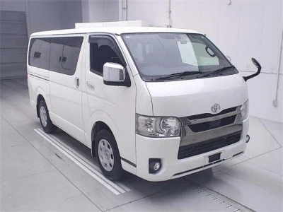 Toyota HiAce Van — фото