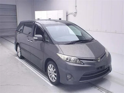 Toyota Estima — фото