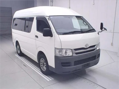 Toyota HiAce Van — фото