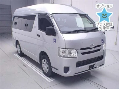 Toyota HiAce Van — фото