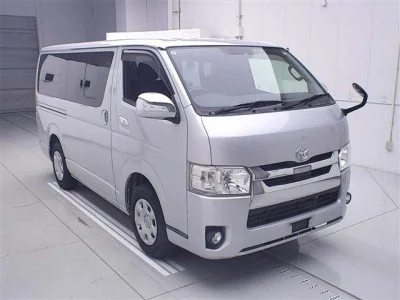 Toyota HiAce Van — фото