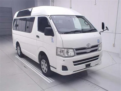 Toyota HiAce Van — фото
