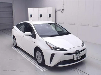 Toyota Prius — фото