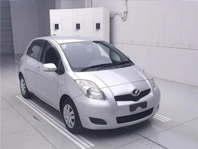 Toyota Vitz — фото