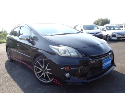 Toyota Prius — фото