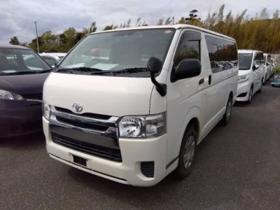 Toyota HiAce Van — фото