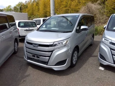 Toyota Noah — фото