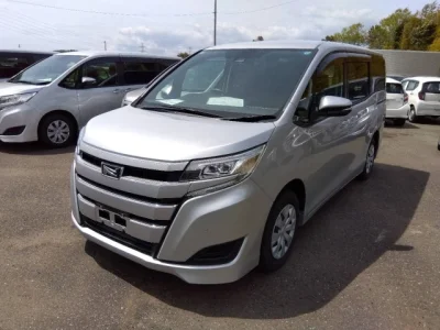 Toyota Noah — фото