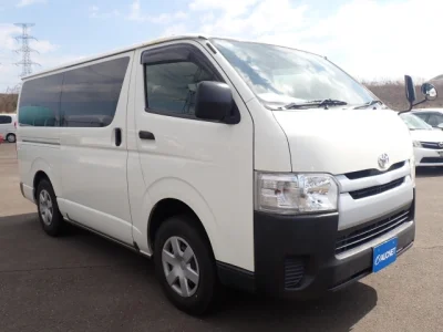 Toyota HiAce Van — фото