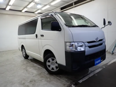 Toyota HiAce Van — фото