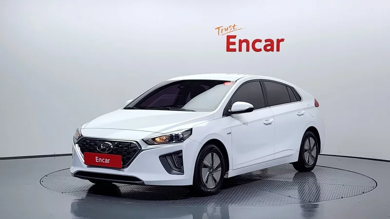 Hyundai Ioniq — фото