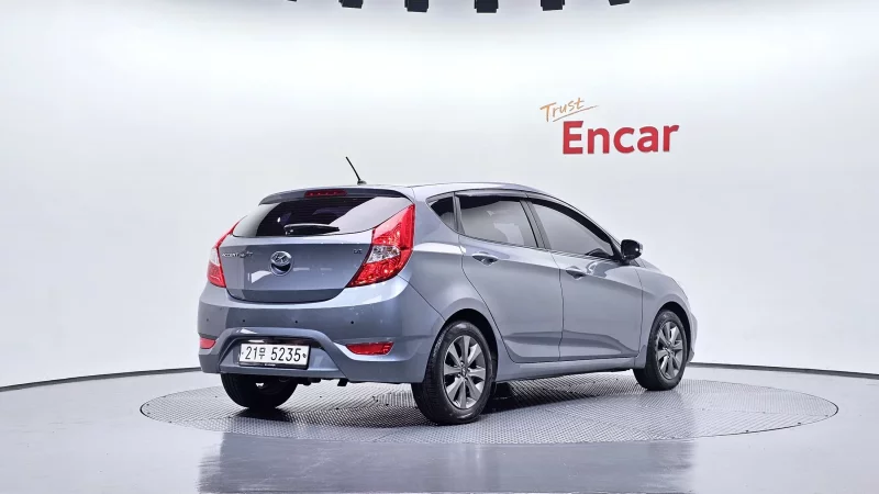 Hyundai Accent — фото 2