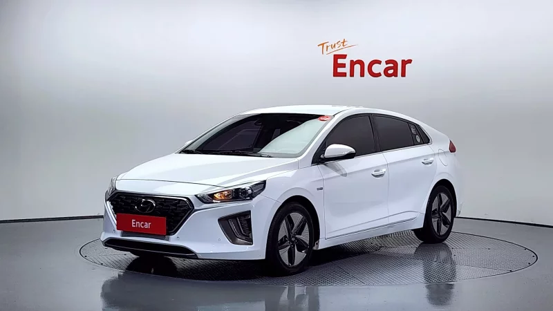 Hyundai Ioniq — фото