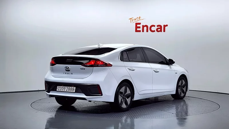 Hyundai Ioniq — фото 2