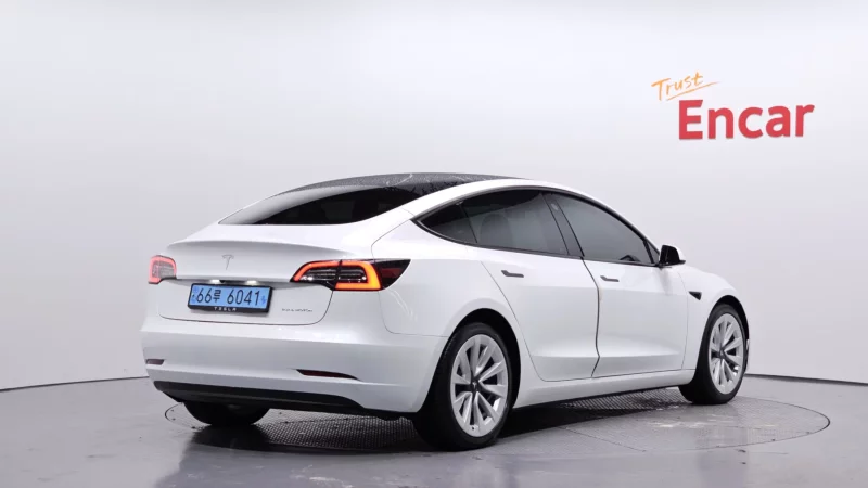 Tesla Model 3 — фото 2