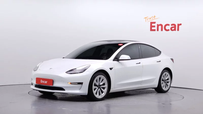 Tesla Model 3 — фото
