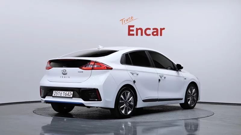 Hyundai Ioniq — фото 2
