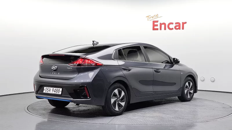 Hyundai Ioniq — фото 2
