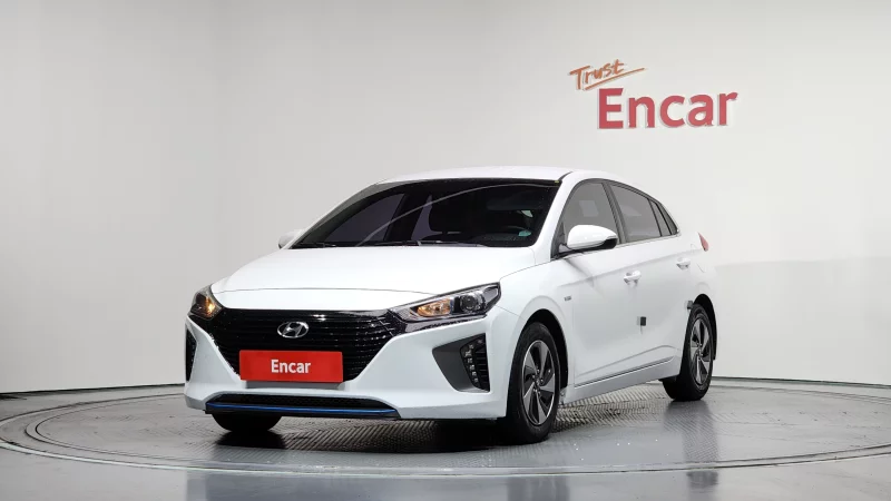 Hyundai Ioniq — фото