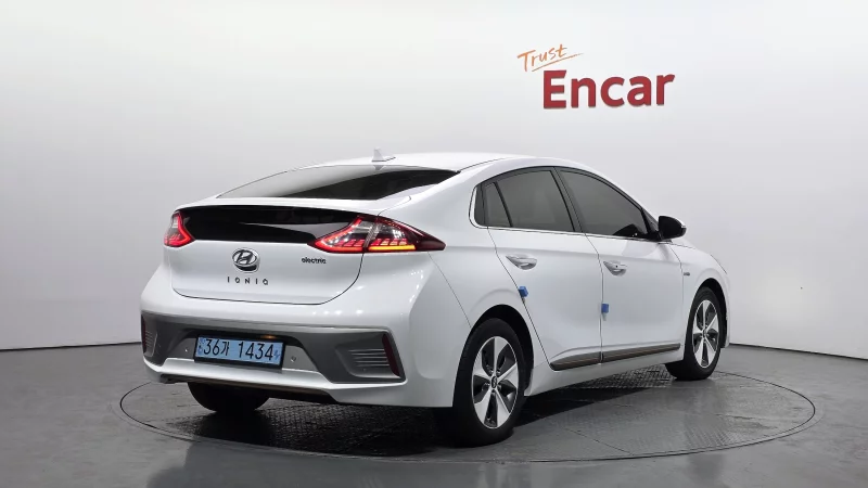 Hyundai Ioniq — фото 2