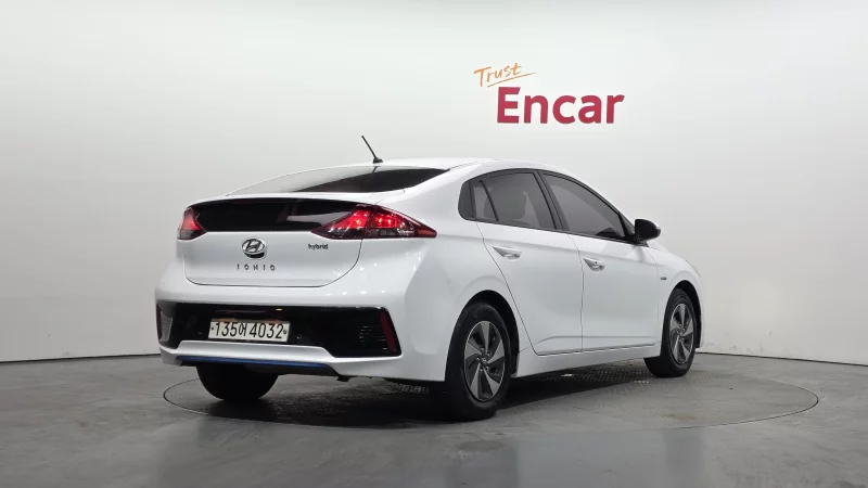 Hyundai Ioniq — фото 2