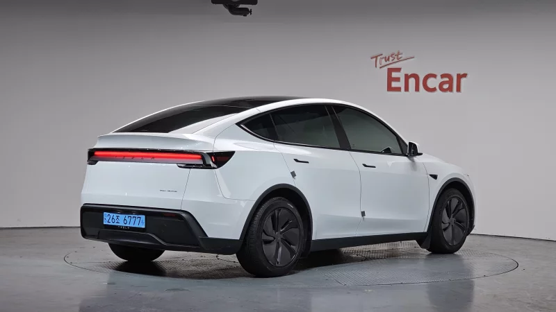 Tesla Model Y — фото 2