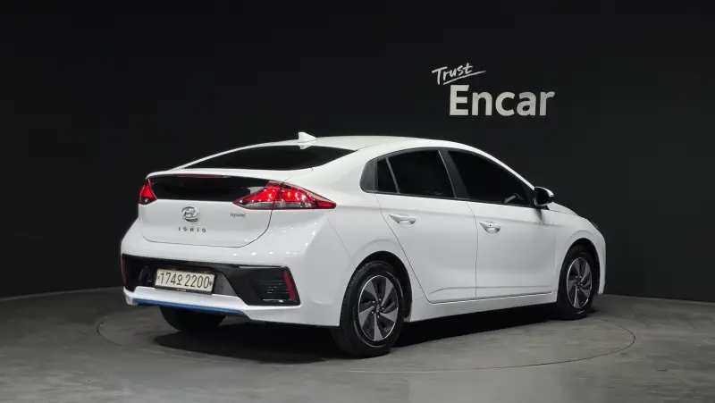 Hyundai Ioniq — фото 2