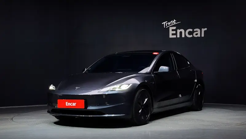 Tesla Model 3 — фото