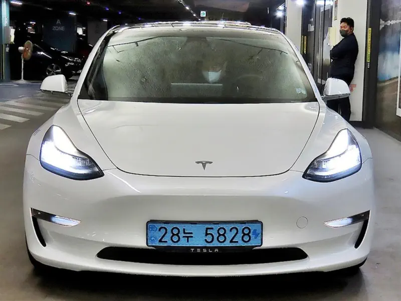 Tesla Model 3 — фото 2