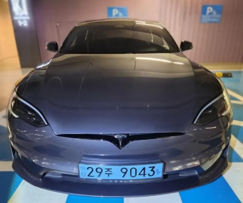 Tesla Model S — фото