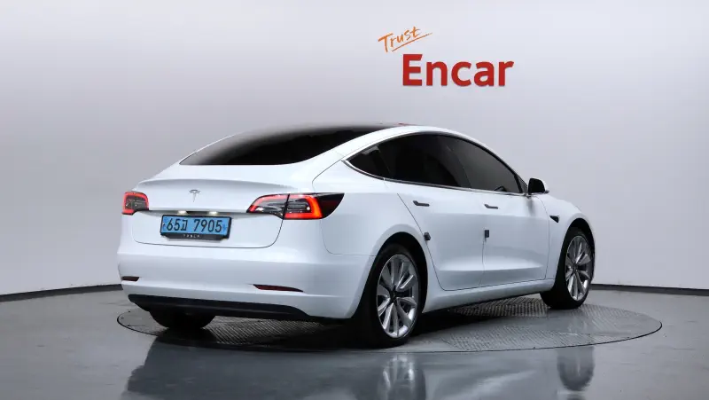 Tesla Model 3 — фото 2