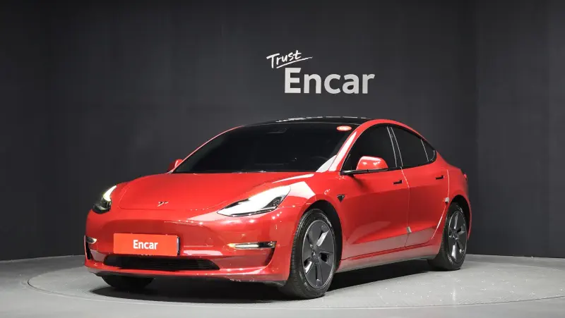 Tesla Model 3 — фото