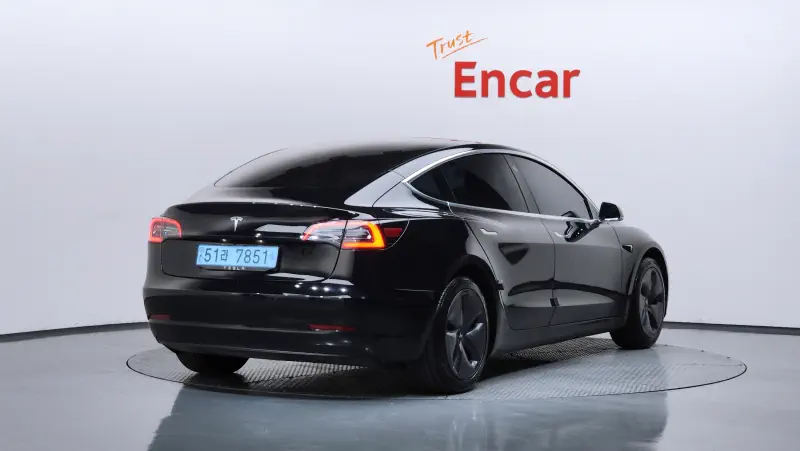 Tesla Model 3 — фото 2