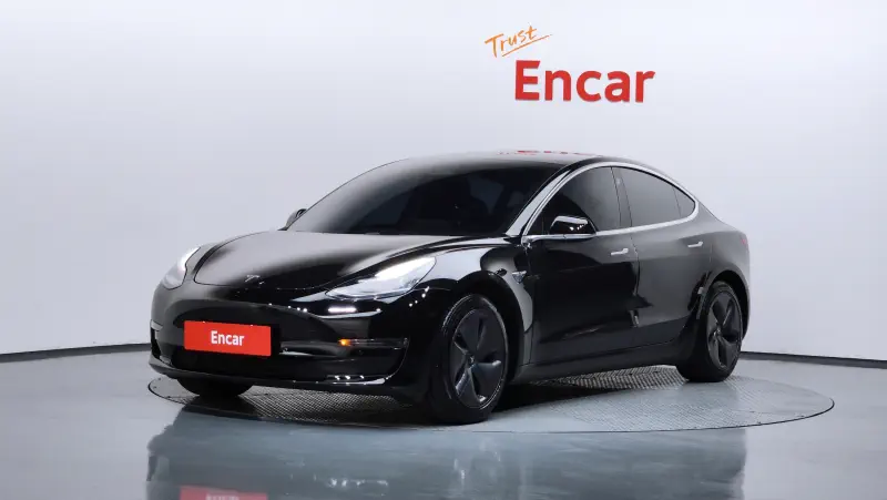 Tesla Model 3 — фото