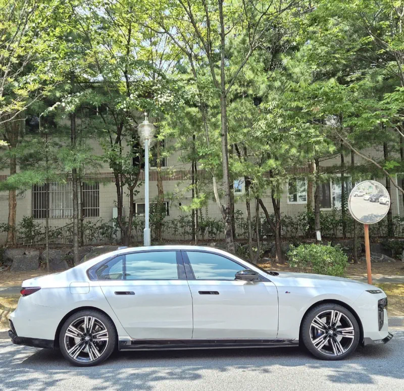 BMW i7 — фото 2