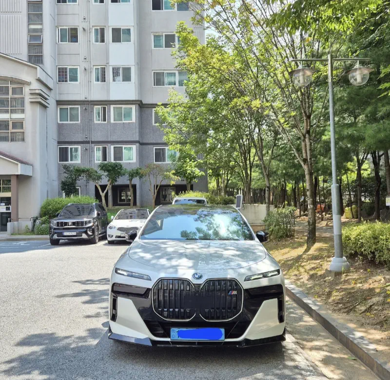 BMW i7 — фото