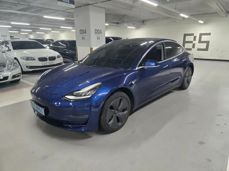 Tesla Model 3 — фото