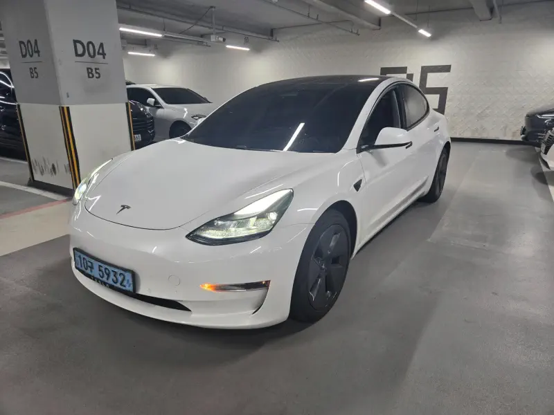 Tesla Model 3 — фото