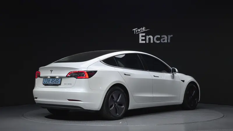 Tesla Model 3 — фото 2