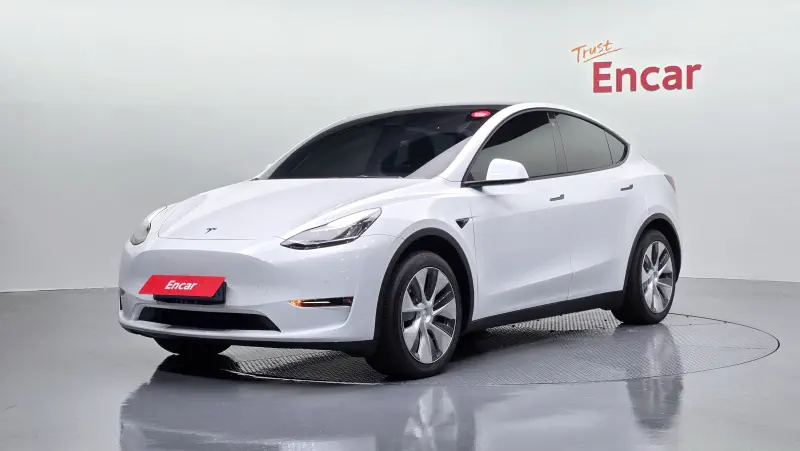 Tesla Model Y — фото