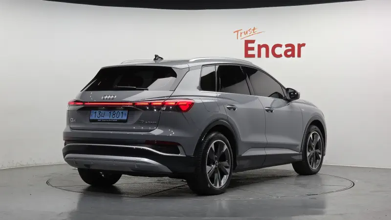 Audi Q4 e-tron — фото 2