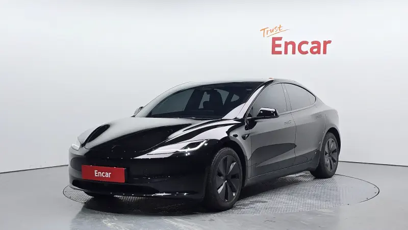 Tesla Model 3 — фото