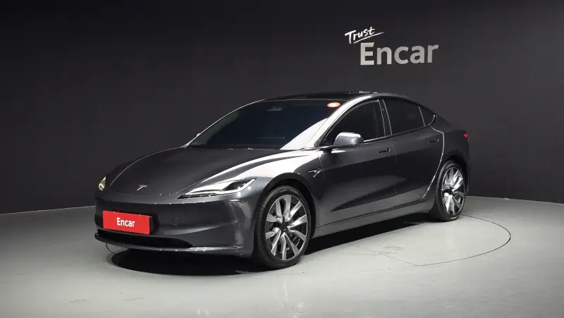 Tesla Model 3 — фото
