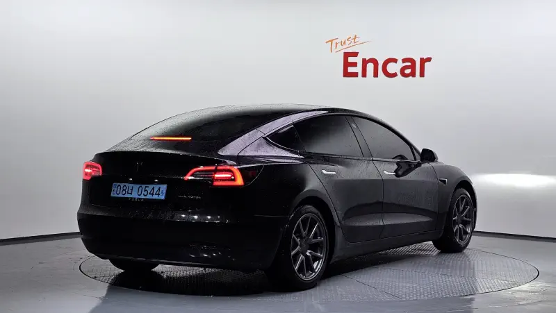 Tesla Model 3 — фото 2
