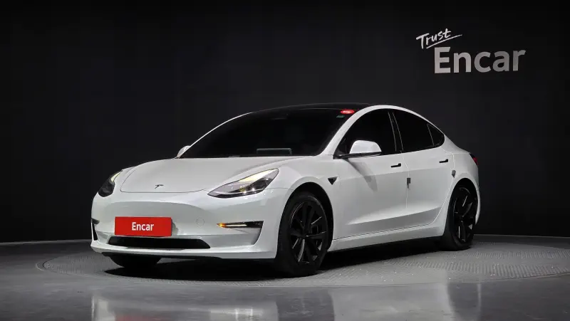 Tesla Model 3 — фото